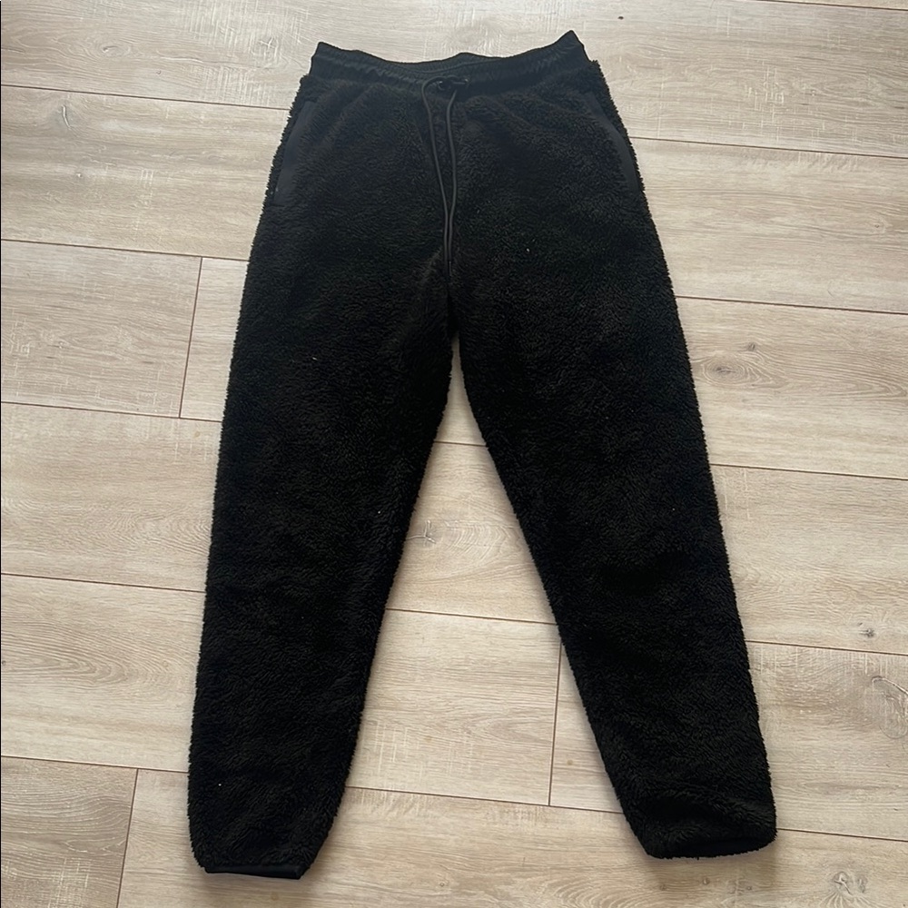 TNA fleece sweatpants